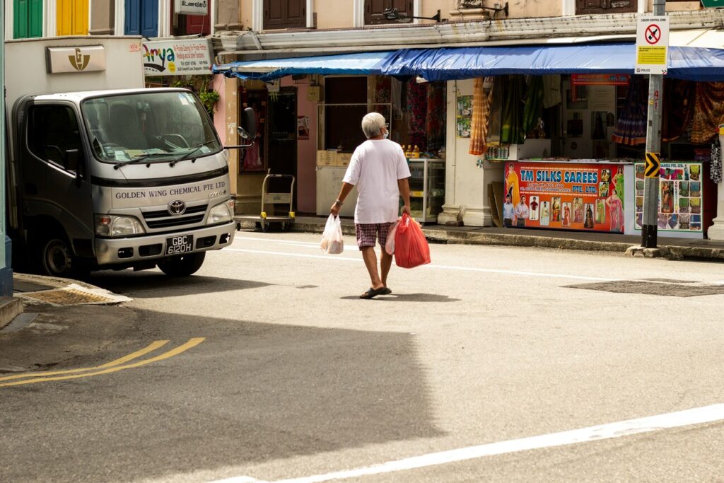 Singapore Heritage Districts : Exploring heritage districts blend of conserved shophouses and modern skyscrapers.