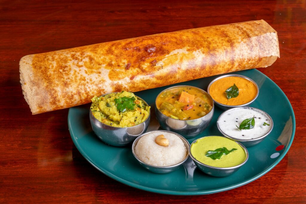 Little India In SG : Crispy golden thosai served with coconut chutney and spicy sambar.