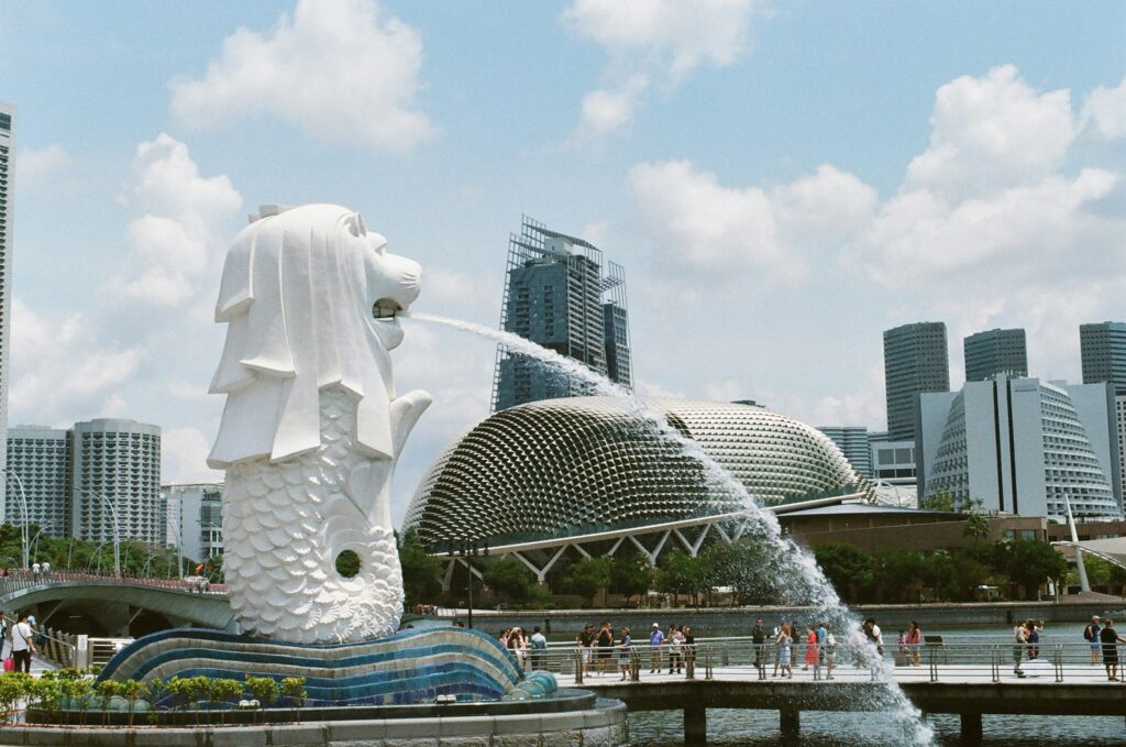 Featured Neighbourhood in SG : Discover Singapore’s neighbourhoods through iconic local dishes and hawker flavours.