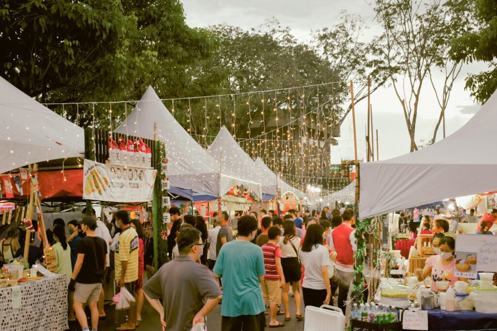 Singapore Neighbourhood : Inclusive gatherings create a welcoming atmosphere for newcomers.