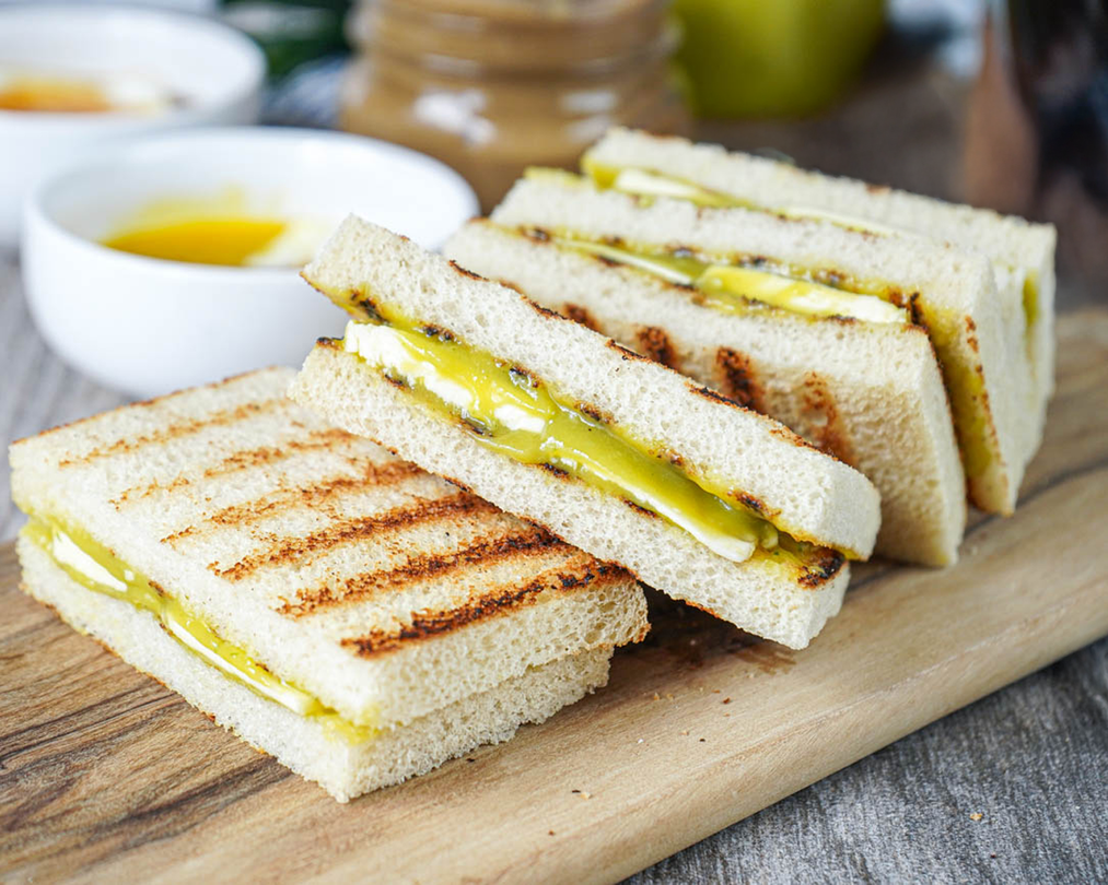 Neighbourhood Eats SG : Start the day with a traditional kaya toast and soft boiled eggs at Ya Kun Kaya Toast.