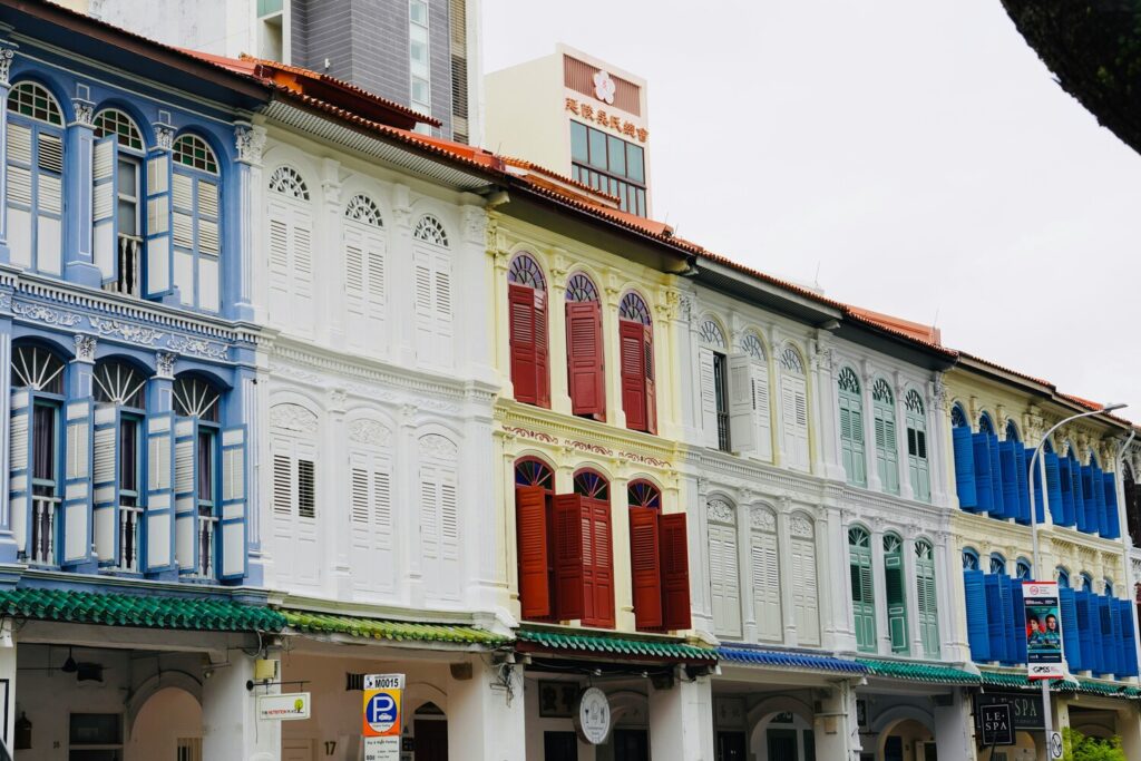 Singapore Culture : Heritage trails highlighting historic districts preserved by the National Heritage Board.