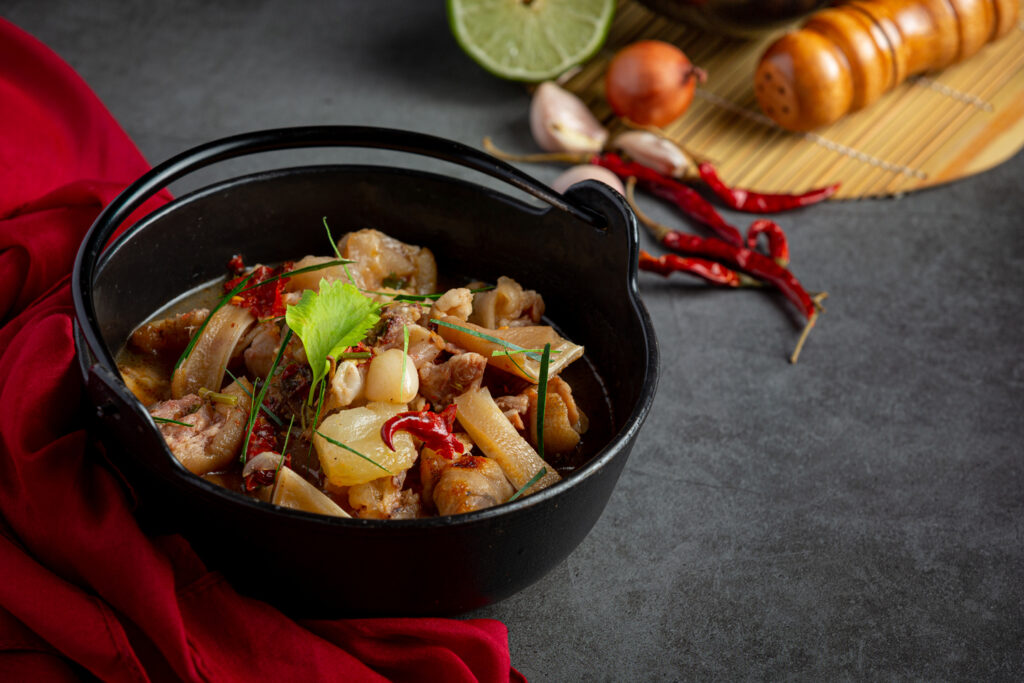 Neighbourhood Eats SG : Savour Northern comfort foods like Bak Chor Mee and peppery Bak Kut Teh in Singapore’s heartlands.