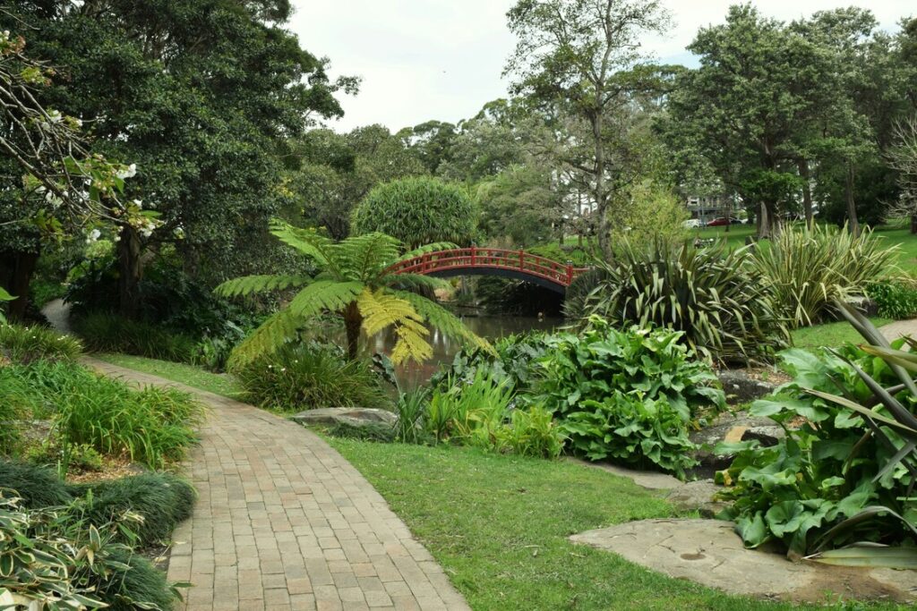 Green Space in SG : Urban park blending greenery with city in Singapore