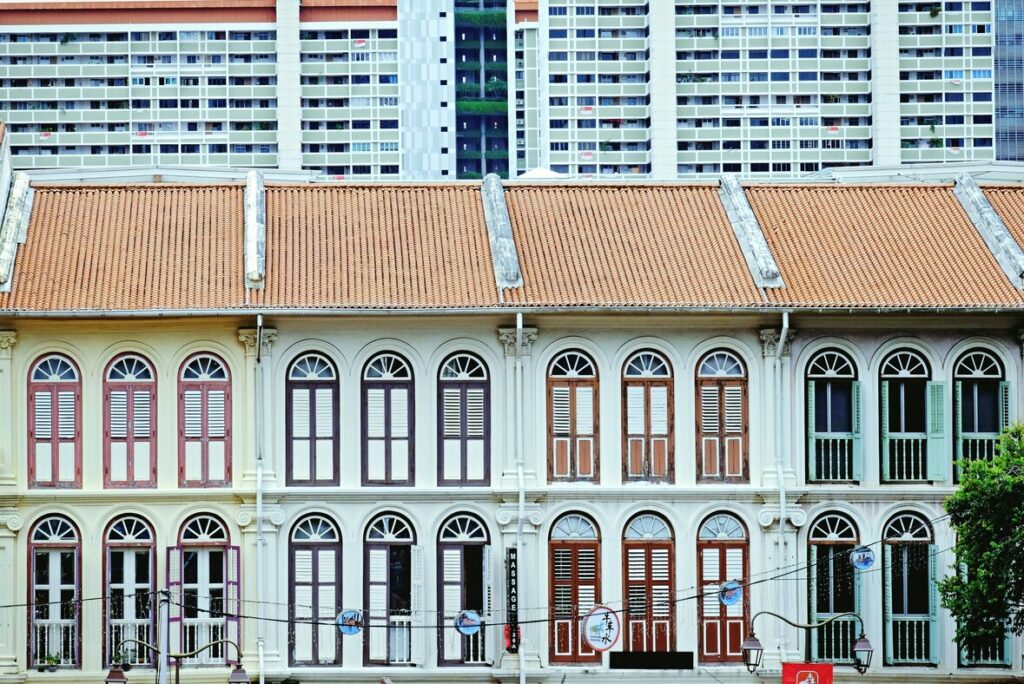 Singapore Heritage Districts : Historic Chinatown streets where early Chinese migrants built community life.
