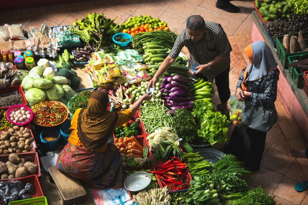 Community Markets Singapore : Colorful fruits and vegetables on display at Singapore’s community market.