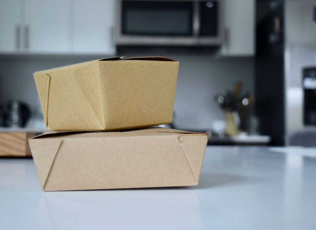 Hainanese Chicken Rice Singapore : Sustainable hawker stall serving eco-friendly packaging
