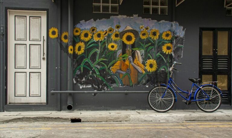 Singapore Public Art : Walking past vibrant street art in a Singapore neighbourhood.