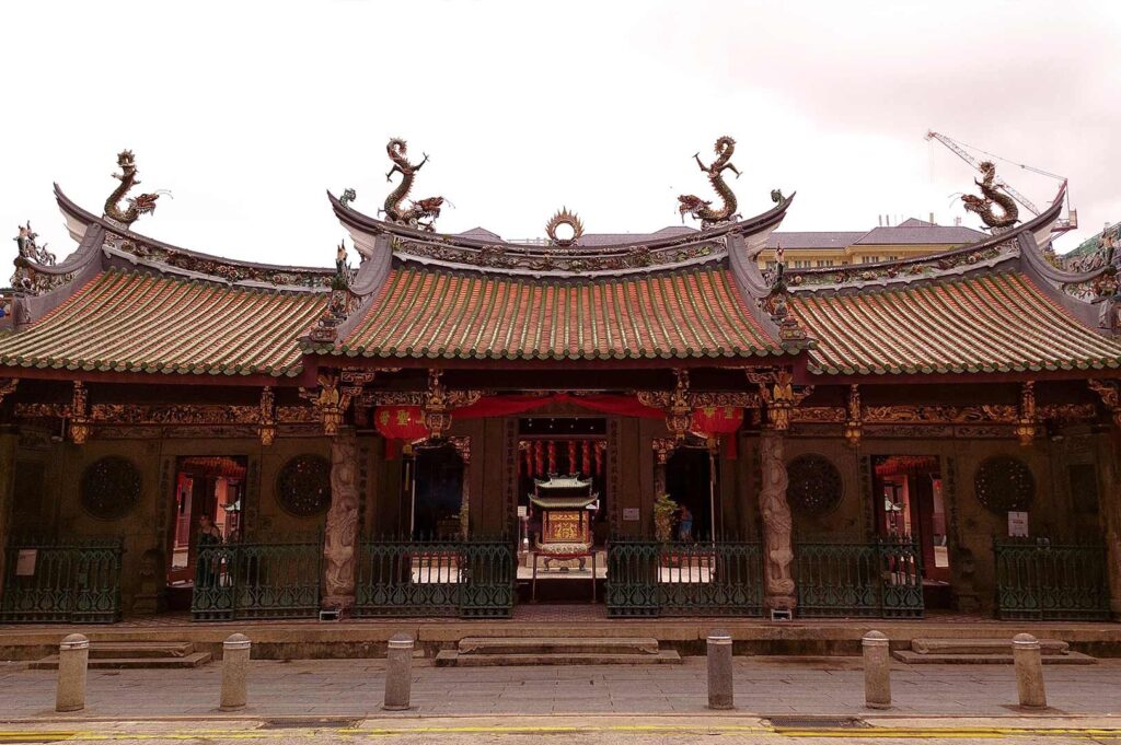 Thian Hock Keng Temple on Telok Ayer Street Singapore, ornate Chinese temple entrance with dragon sculptures, red lanterns, and carved stone columns.